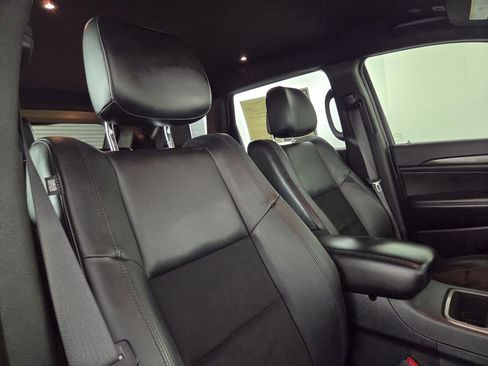 Certified 2019 Jeep Grand Cherokee Laredo w/ Laredo X Package image 34