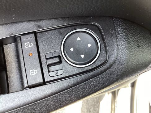 Used 2025 Kia Seltos S AWD/4WD image 33