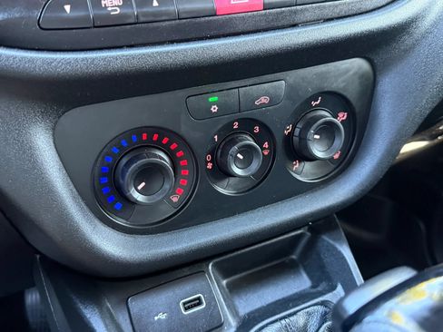 Used 2021 RAM ProMaster City Tradesman FWD image 18