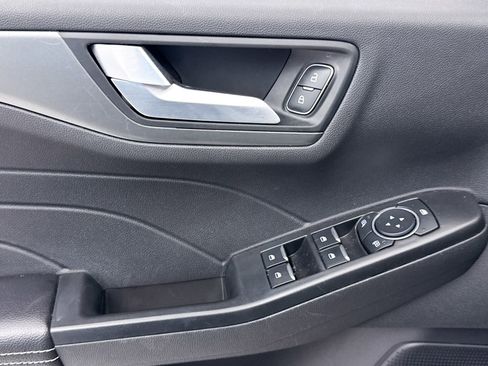 Used 2025 Ford Escape SE FWD image 28