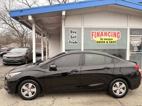 Used 2018 Chevrolet Cruze LS image 2
