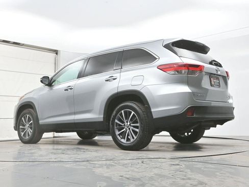 Used 2019 Toyota Highlander XLE image 43
