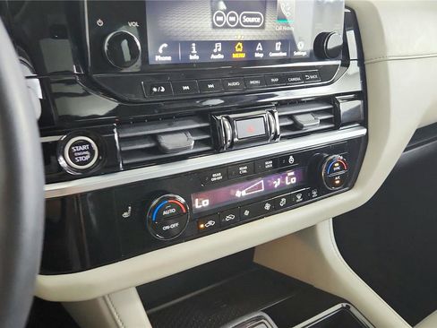 Used 2022 Nissan Pathfinder SL w/ SL Premium Package image 27