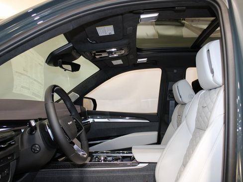 New 2026 Cadillac Escalade V image 5