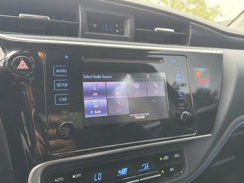 Used 2018 Toyota Corolla SE FWD image 18