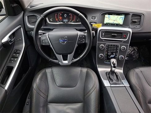Used 2016 Volvo V60 T5 Cross Country w/ Convenience Package image 11