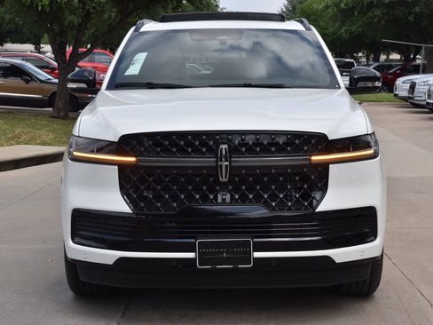 New 2026 Lincoln Navigator L Reserve w/ Jet Appearance Package AWD/4WD image 2