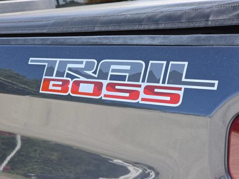 Used 2021 Chevrolet Silverado 1500 LT Trail Boss w/ Convenience Package II AWD/4WD image 10