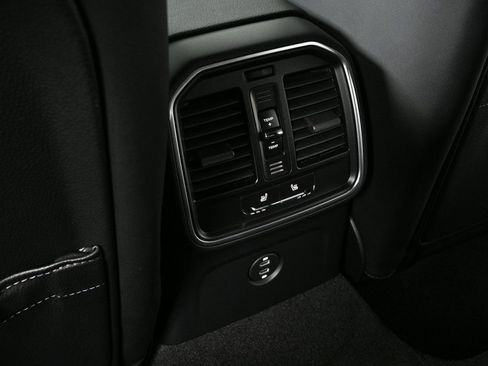 Certified 2025 Porsche Macan image 20