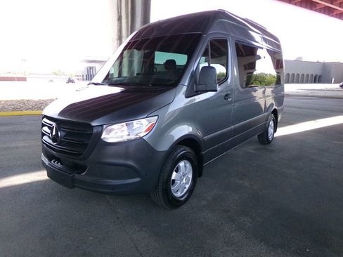 Used 2019 Mercedes-Benz Sprinter 2500 image 2