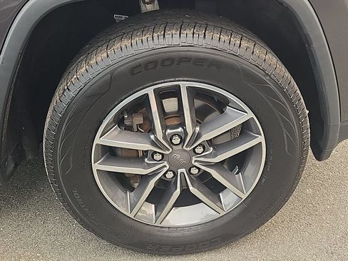 Used 2019 Jeep Grand Cherokee Limited AWD/4WD image 10