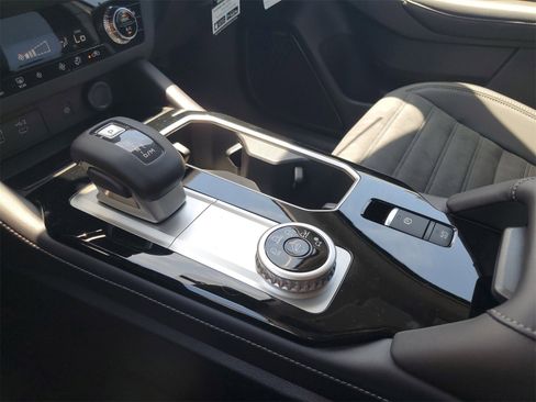 New 2025 Mitsubishi Outlander SE image 19