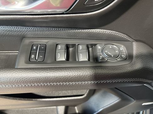 Used 2023 GMC Yukon Denali AWD/4WD image 13