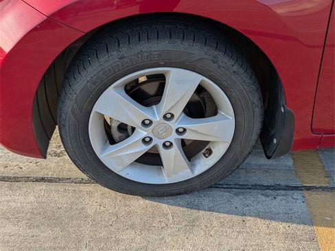 Used 2013 Hyundai Elantra GLS image 9