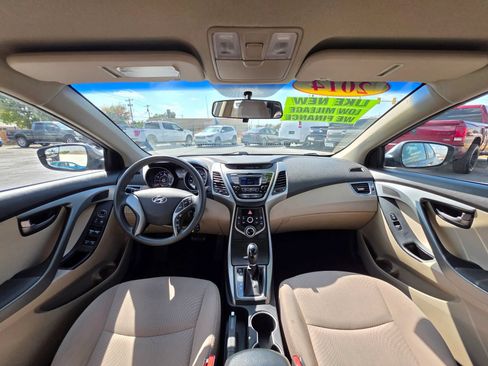 Used 2014 Hyundai Elantra SE FWD image 2