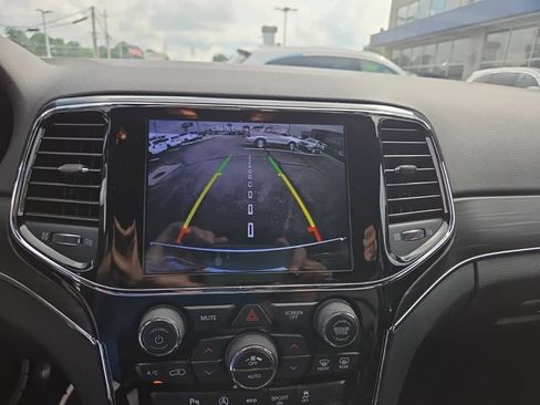 Used 2019 Jeep Grand Cherokee Limited AWD/4WD image 8