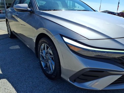 Used 2024 Hyundai Elantra SEL image 20