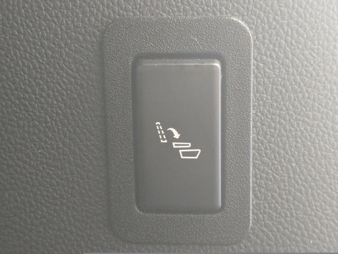 Used 2022 Chevrolet Suburban RST w/ Luxury Package image 19