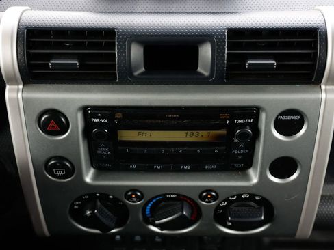 Used 2010 Toyota FJ Cruiser 4WD image 28