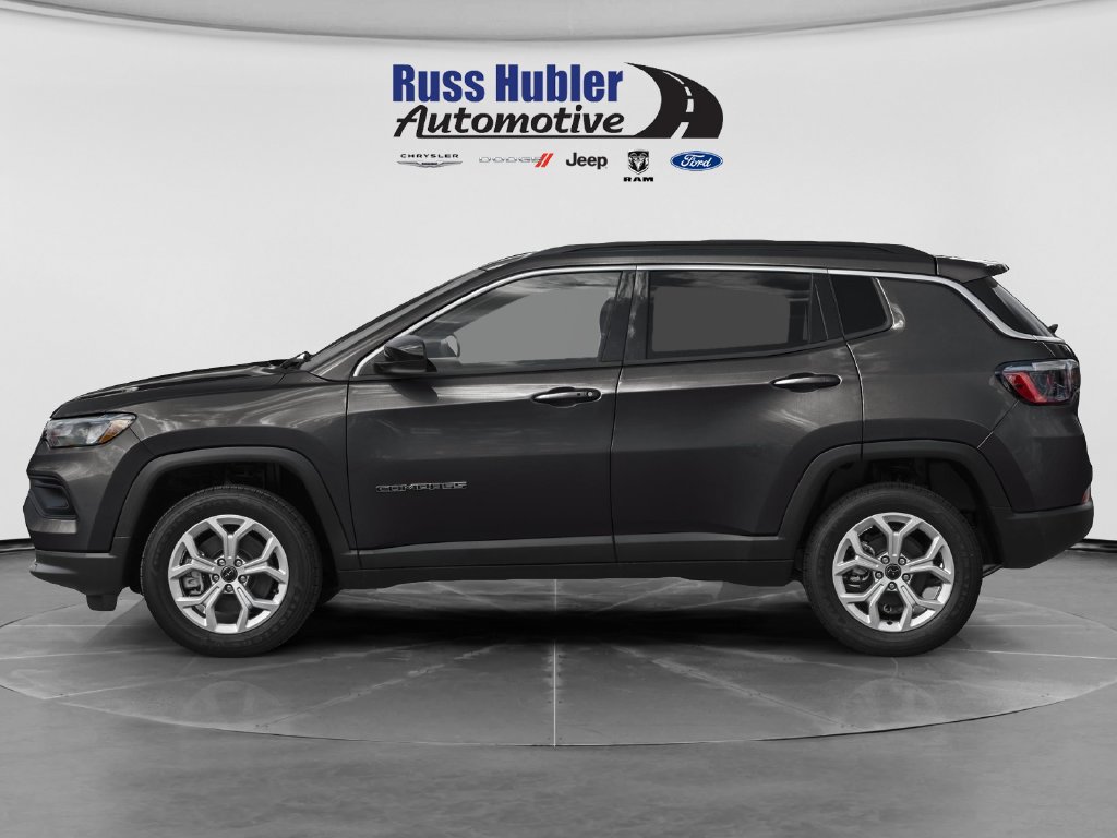 Used 2025 Jeep Compass Limited w/ Sun & Sound Group AWD/4WD image 3