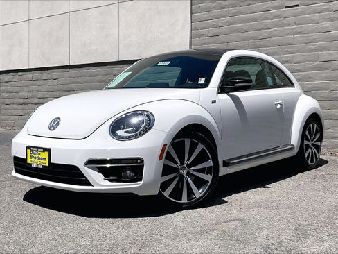 Used 2014 Volkswagen Beetle R-Line FWD image 11