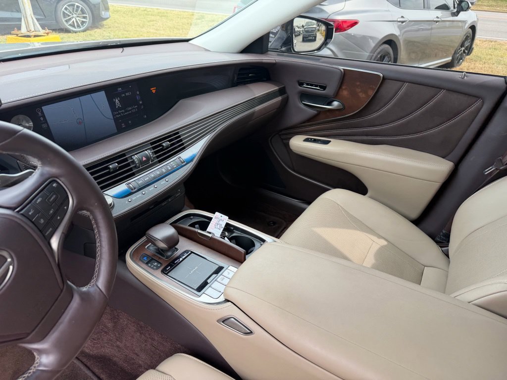 Used 2018 Lexus LS 500 w/ Accessory Package (Z1) RWD image 13