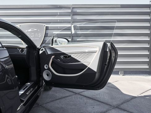 Used 2025 Bentley Continental GT Speed image 19