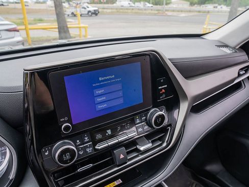 Used 2023 Toyota Highlander XLE image 30