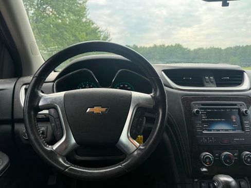 Used 2015 Chevrolet Traverse LT w/ Style and Technology Package FWD image 10