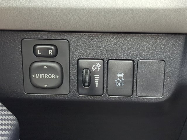 Used 2014 Toyota RAV4 LE FWD image 25