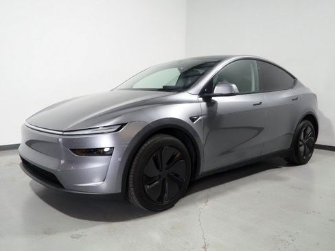 Used 2026 Tesla Model Y Long Range RWD image 10