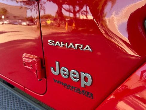 Used 2018 Jeep Wrangler Unlimited Sahara AWD/4WD image 30