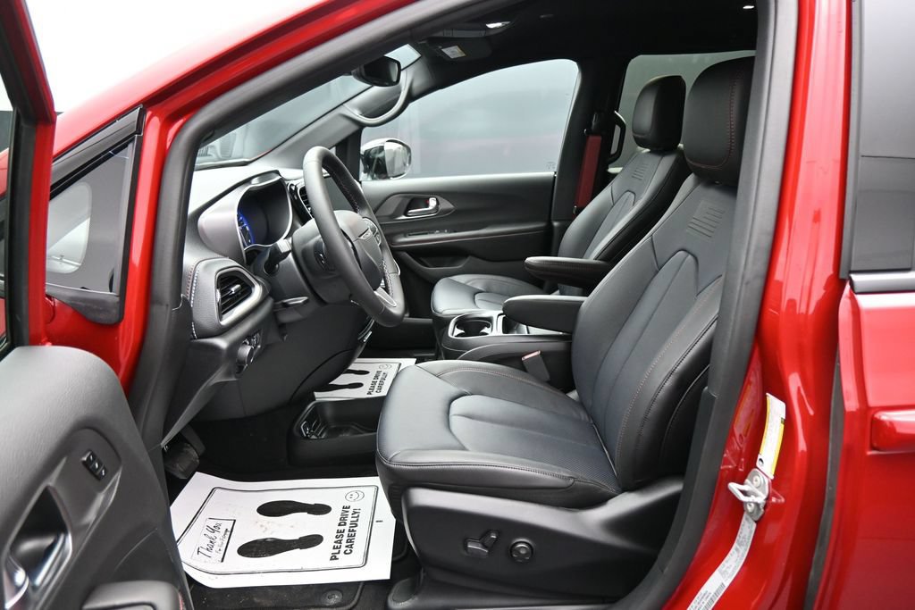 New 2027 Chrysler Pacifica Select FWD image 9