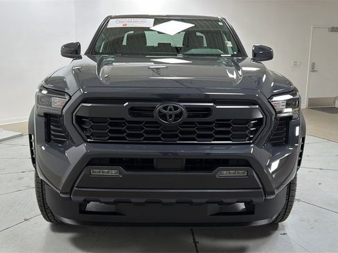 Certified 2025 Toyota Tacoma TRD Off-Road image 2