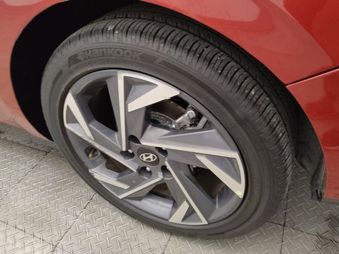 Used 2025 Hyundai Elantra SEL FWD image 31