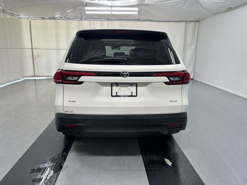 Used 2024 Toyota Grand Highlander AWD image 22