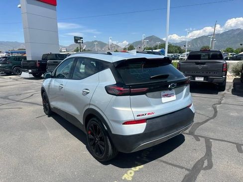 Used 2023 Chevrolet Bolt EUV LT w/ Convenience Package FWD image 9