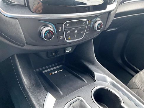 Used 2023 Chevrolet Traverse LT FWD image 33