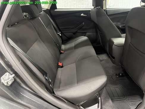 Used 2017 Ford Focus SEL w/ Cold Weather Package FWD image 10
