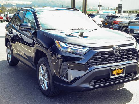 Used 2025 Toyota RAV4 XLE AWD/4WD image 17