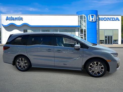 Certified 2025 Honda Odyssey Touring image 4