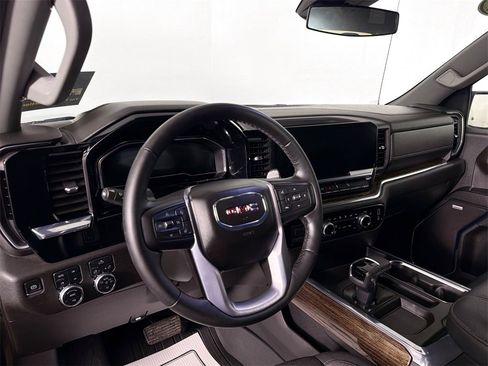 Used 2024 GMC Sierra 1500 Elevation w/ Preferred Package image 9