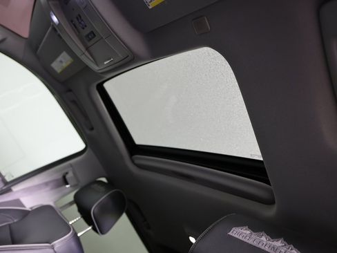 Used 2017 Chevrolet Silverado 1500 High Country image 5