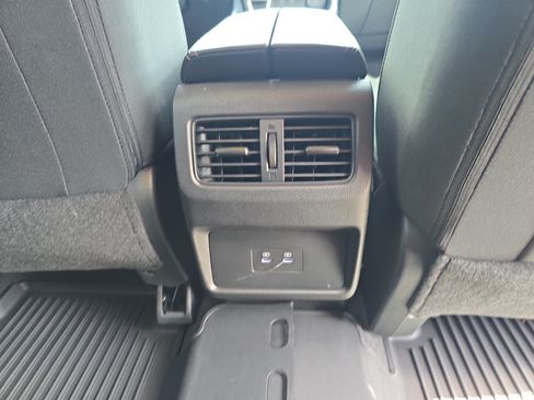 Used 2025 Nissan Rogue SV FWD image 12