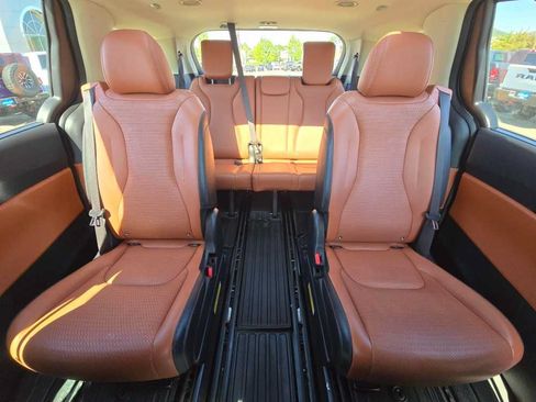 Used 2023 Kia Carnival SX Prestige FWD image 18