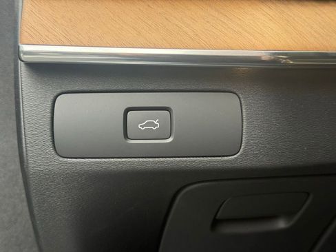 Used 2025 Volvo XC90 B6 Ultra image 17