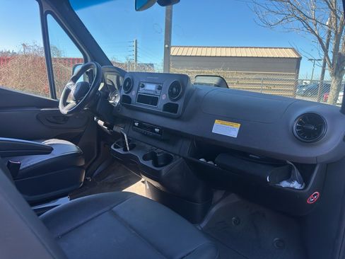 Used 2025 Mercedes-Benz Sprinter 2500 image 9