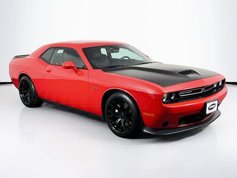 Used 2023 Dodge Challenger R/T RWD image 2