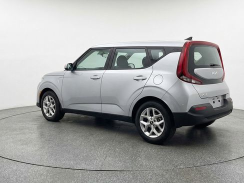 Used 2025 Kia Soul LX w/ LX Technology Package FWD image 6