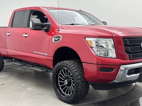 Used 2021 Nissan Titan SV w/ SV Convenience Package AWD/4WD image 3